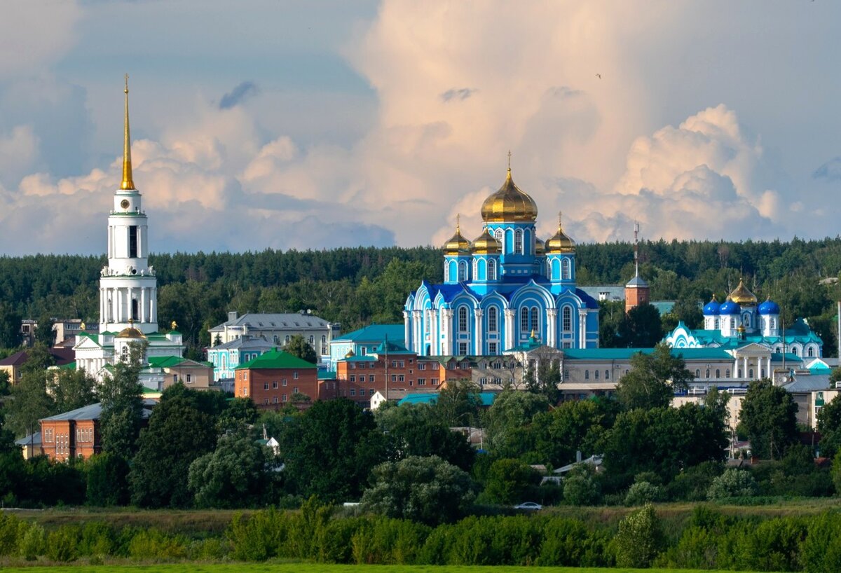 В гости к Тихону Задонскому. Задонский Рождество-Богородицкий монастырь  зазывает с трассы М4 своим праздничным видом. | Сила Мест | Дзен