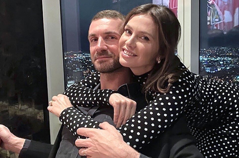    Дарья Жукова с мужем, миллиардером Ставросом Ниахросом. Фото: соцсети.