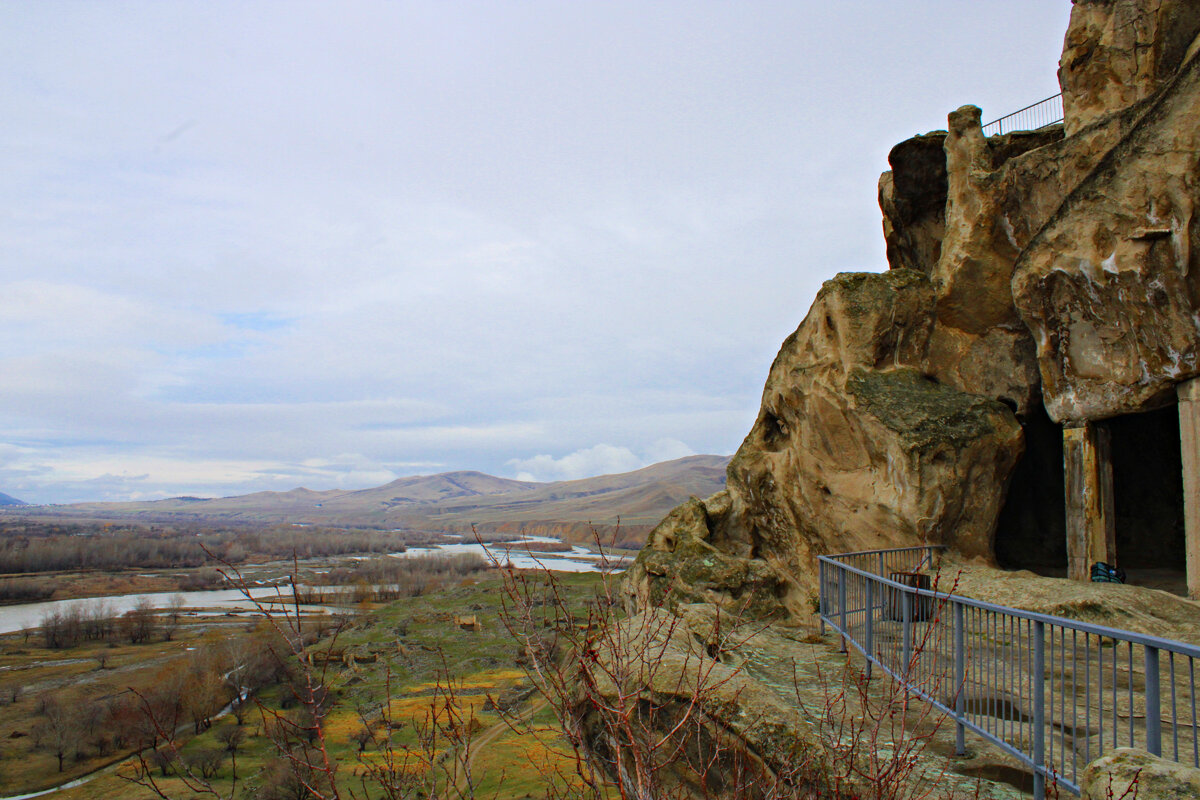 Вид на Куру с Уплисцихе