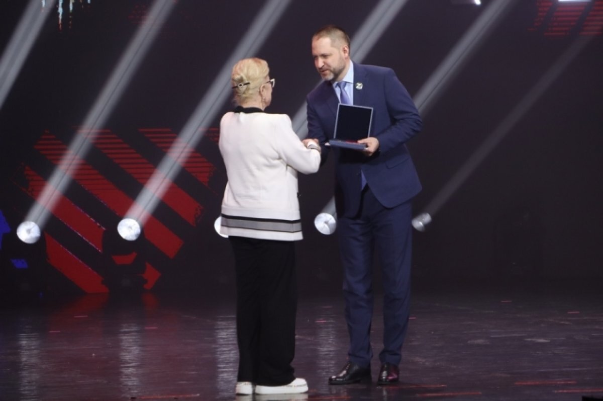    155 работников культуры в Кузбассе отметили наградами в честь праздника
