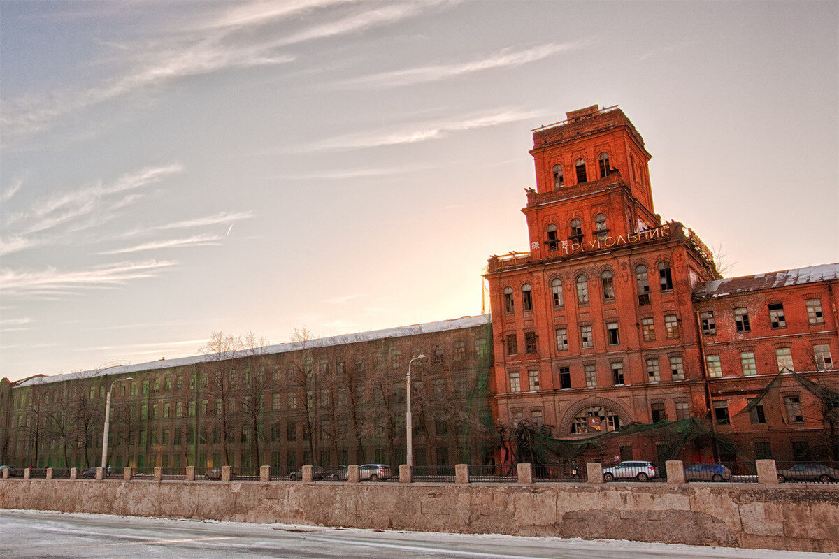 Красный треугольник. spb.mk.ru