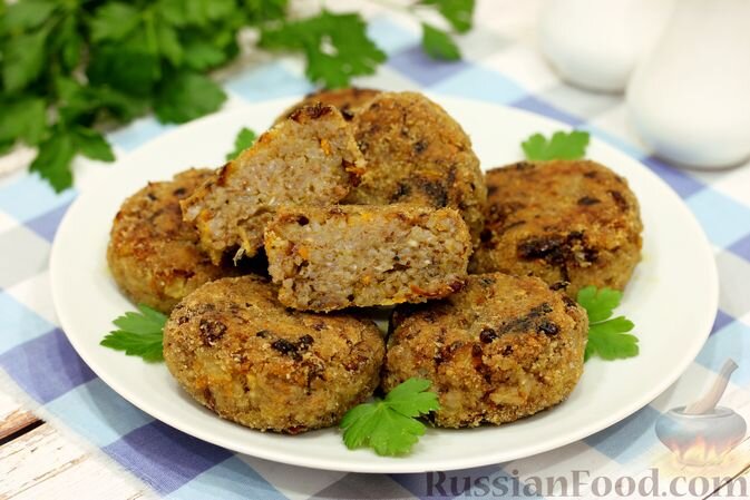 крупа гречневая, рис, лук репчатый, морковь, сухари панировочные, масло растительное, чеснок, кориандр, травы сухие итальянские, соль, перец чёрный молотый