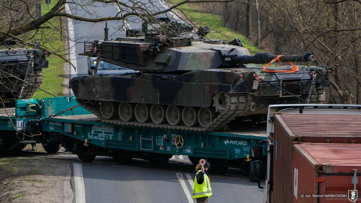 Подарки от кролика» — В Польшу прибыл поезд с американскими танками. Для  переброски на границу с Беларусью? — Видео | Telegraf - Новости | Дзен