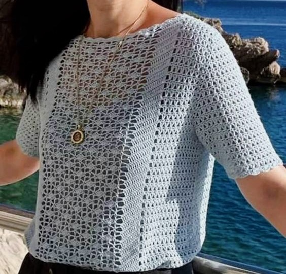 Летняя туника, связанная крючком. Простая красивая модель.