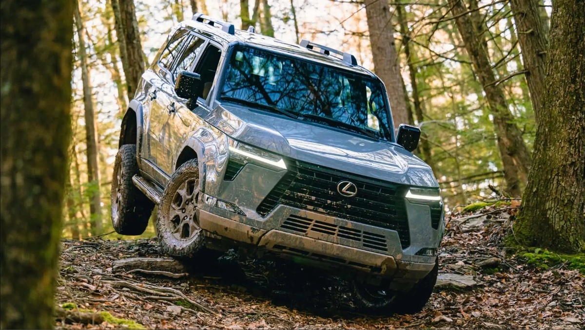 Lexus GX 550 Overtrail на тренировочной территории NORA: демонстрирует внушительные ходы подвески