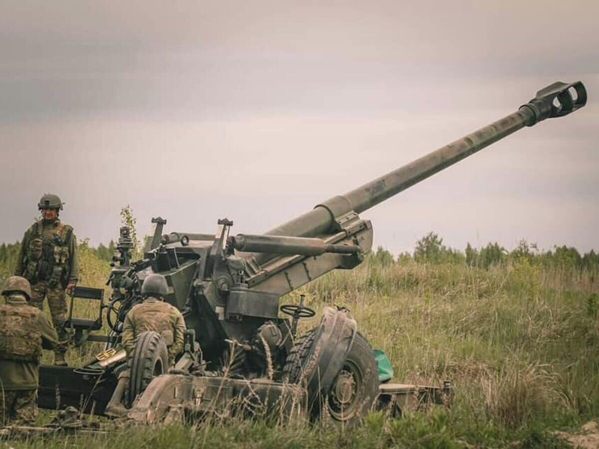    Украинские военные во время стрельбы из гаубицы FH70CC BY-SA 4.0 / Минобороны Украины /