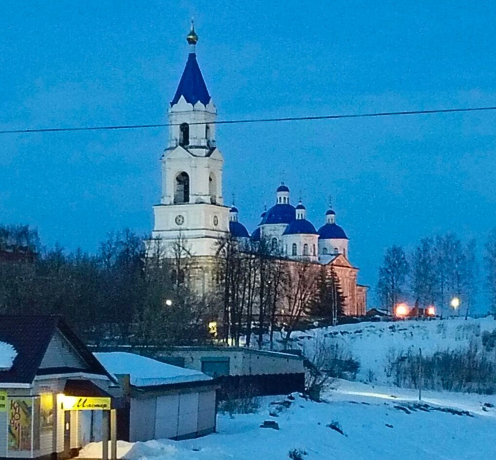 Воскресенский Кафедральный собор - главная архитектурная доминанта города.