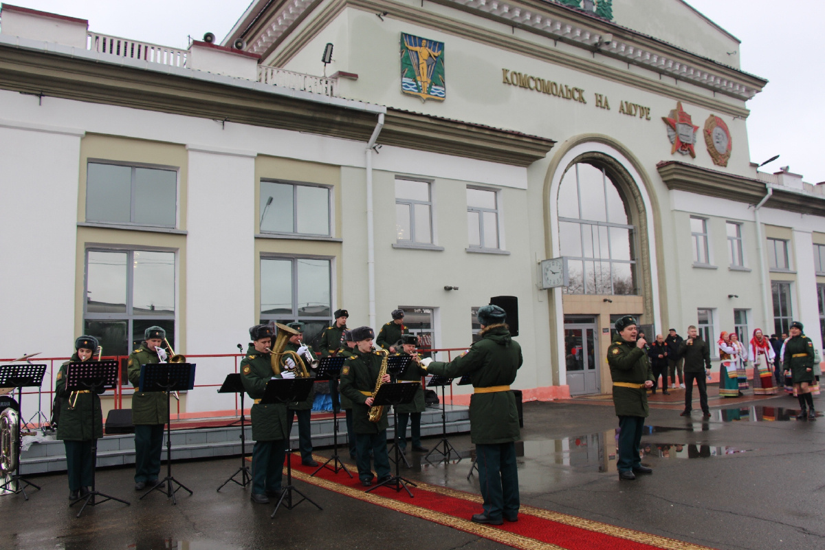 В Комсомольск-на-Амуре прибыл агитационный тематический поезд Минобороны  России «Сила в правде» | На страже Родины | Дзен