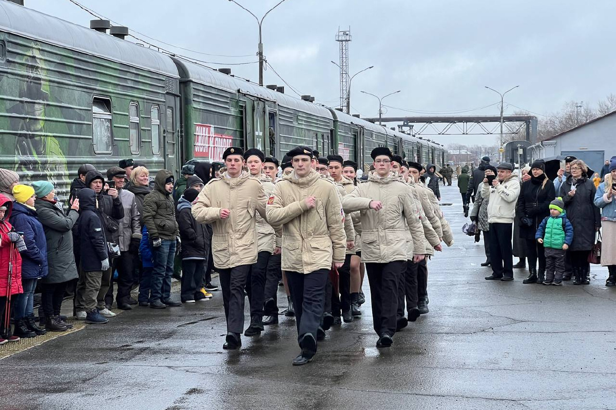 В Комсомольск-на-Амуре прибыл агитационный тематический поезд Минобороны  России «Сила в правде» | На страже Родины | Дзен