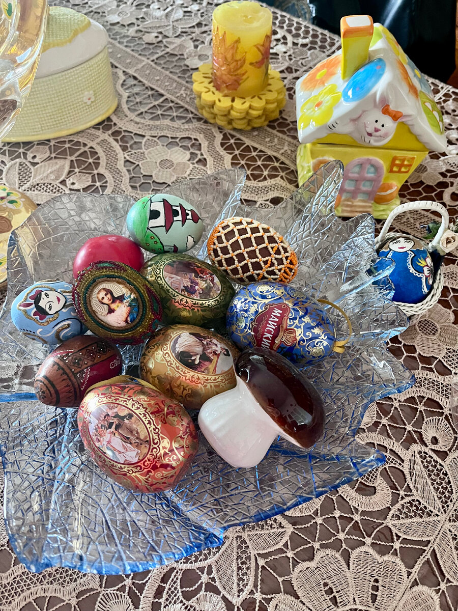 Эти яйца красить не нужно 😃