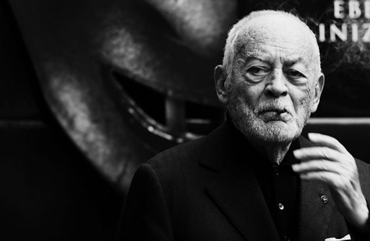 Дино Де Лаурентис (настоящее имя — Агостино; 8 августа 1919, Торре-Аннунциата — 10 ноября 2010, Лос-Анджелес) — итало-американский кинопродюсер, режиссёр и основатель кинокомпании "Dino de Laurentiis Cinematografica", один из самых авторитетных продюсеров в истории послевоенного кинематографа, обладатель почётной награды имени Ирвинга Тальберга