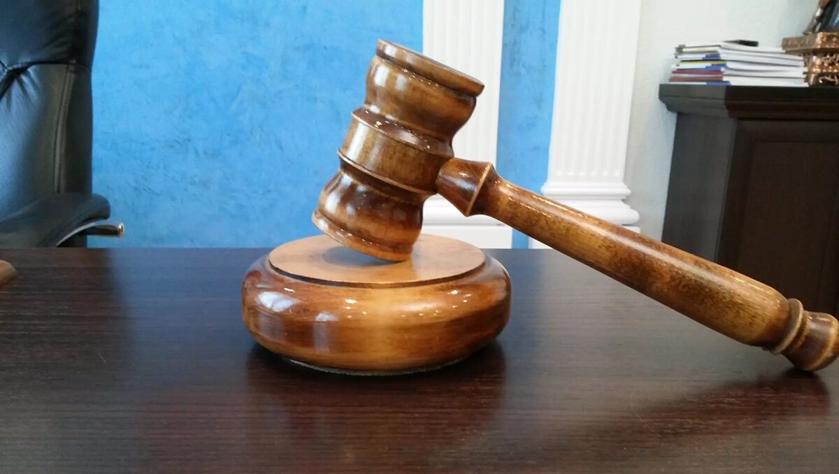     В Челябинске Советский райсуд рассмотрел уголовные дела двух местных жителей, которые похищали автомобили для последующей продажи на запчасти, об этом сообщили в пресс-службе суда.