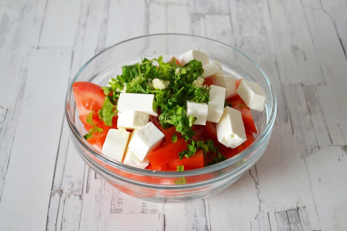 Салат с помидорами простой рецепт