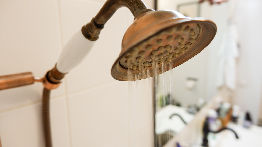 отключение горячего водоснабжения. почему отключают горячую воду. ждем воду в кране. канал горячая вода. отводной канал грэс конаково.