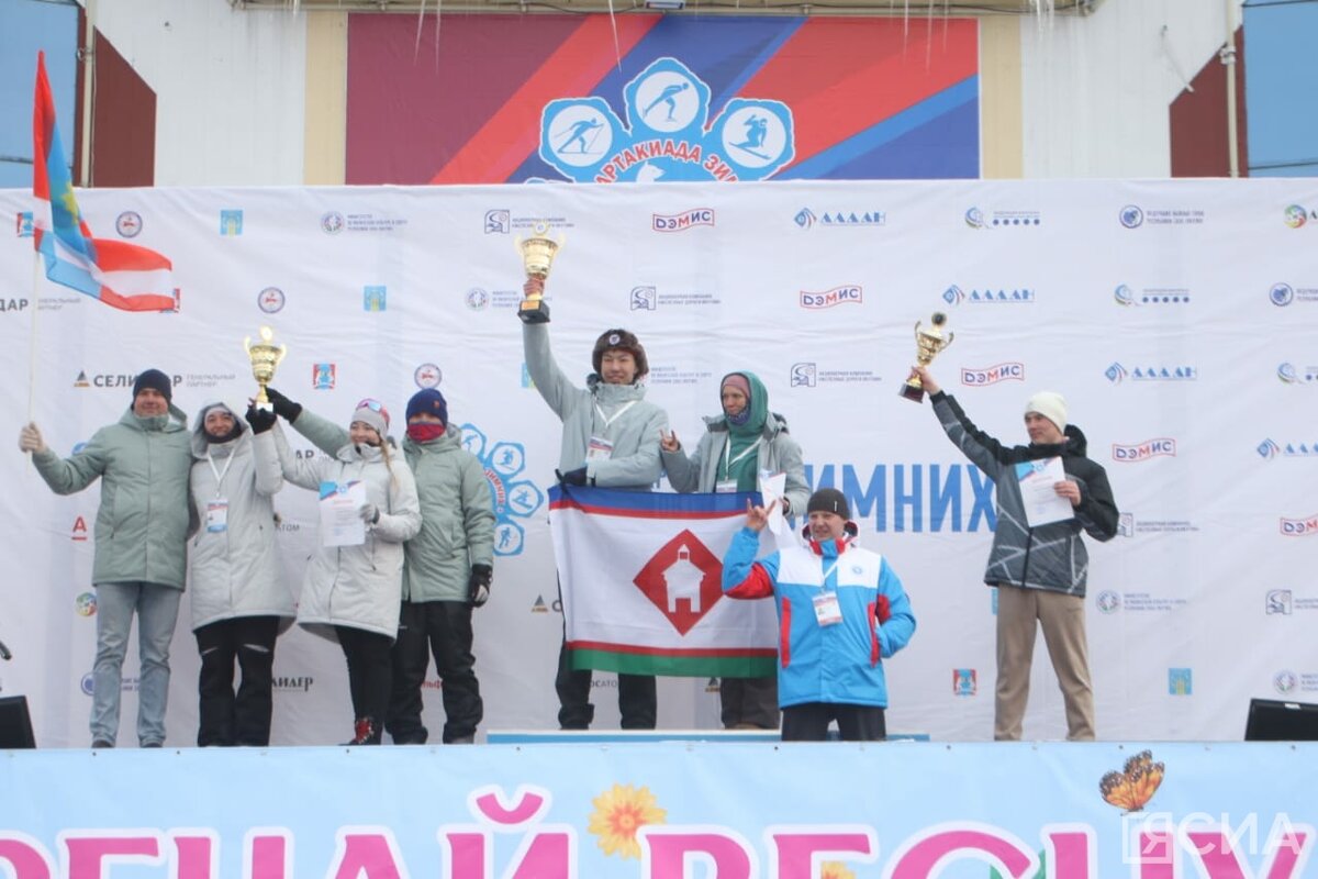 лыжные гонки гонка командный спринт. лыжня лукойла. большунов в сыктывкаре. индивидуальный спринт лыжные гонки. командный спринт лыжи.