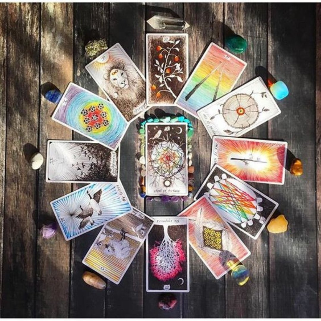 Таро прогноз на апрель 2024 весы. Таро близнецы апрель 2023. Таро с прямым и перевернутым рисунком. Арканы таро по номерам. Весы таро.