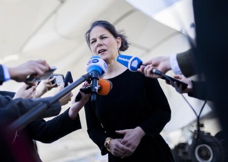    Анналена Бербок обвинила Россию в попытке втянуть НАТО в конфликт на Украине