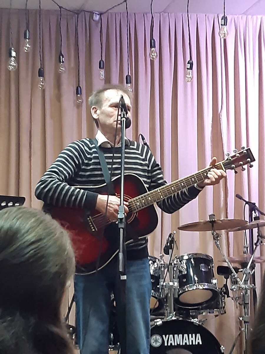 Сегодня я посетил благотворительный концерт волонтёрской группы «Боевой листок "ZA наших!"», проходивший в Томском областном российско-немецком доме.-4