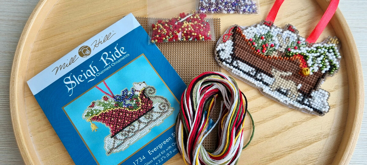 Красные сани от  Mill Hill.