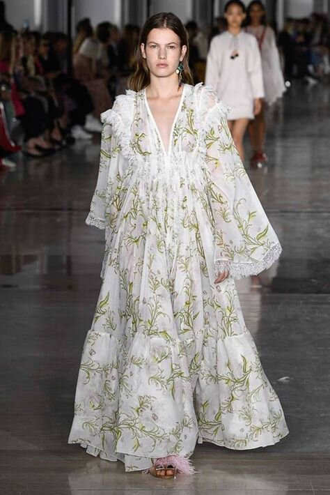 Платья на лето 2024 года. Коллекция шанель лето 2021. Модные сарафаны на лето. Платья на лето 2024 года. Moschino 2022.