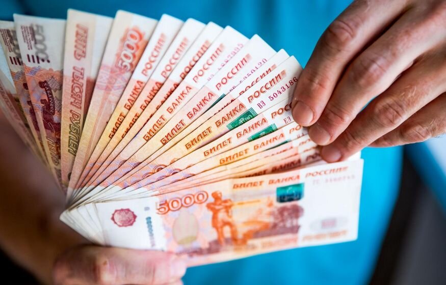    «Не меньше 200% от средней зарплаты»: Кому повезет с доходами в России?