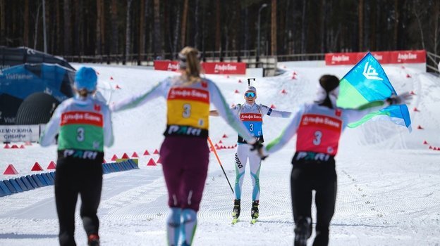    Сборная ХМАО-Югры (Елизавета Каплина, Ксения Довгая, Екатерина Носкова и Кристина Резцова) победила в женской эстафете на чемпионате России.СБР