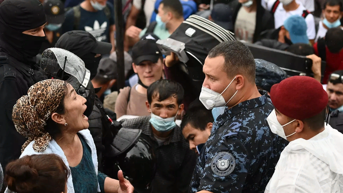 в первую очередь в глаза