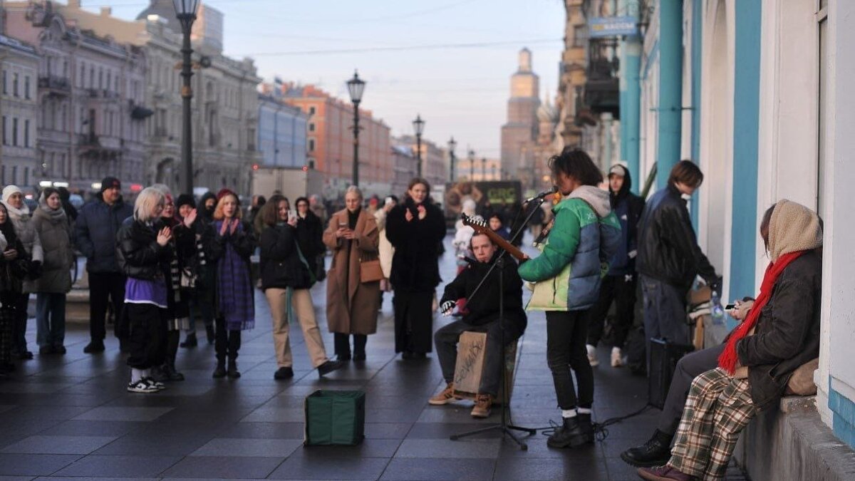     Как «вольные» исполнители приноровились к букве закона.