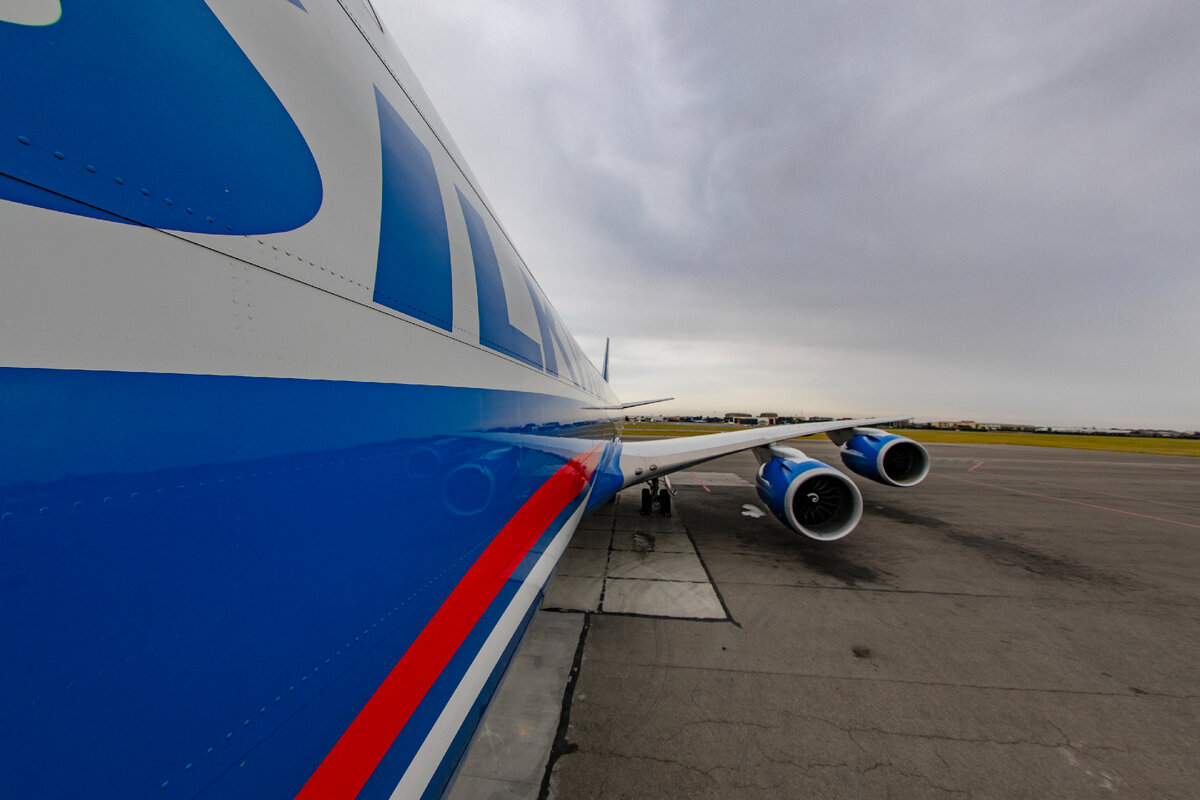 Транспортный самолет