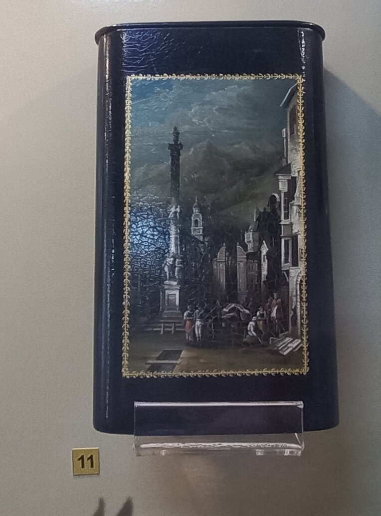 Листайте. Портсигар "Городской пейзаж". 