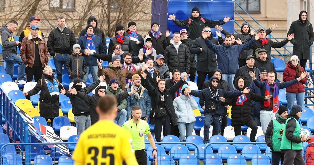     Болельщики пришли поддержать армейцев. Фото: ФК «СКА-Хабаровск»
