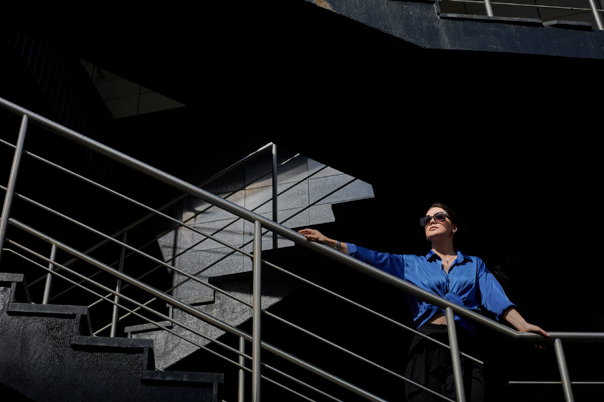 Почему женский портрет в условиях динамики города. Лучше чем студия. Фото Сабирзянов Виталий 