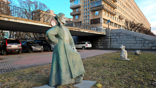 Необычные скульптуры на Свердловской набережной в Санкт-Петербурге