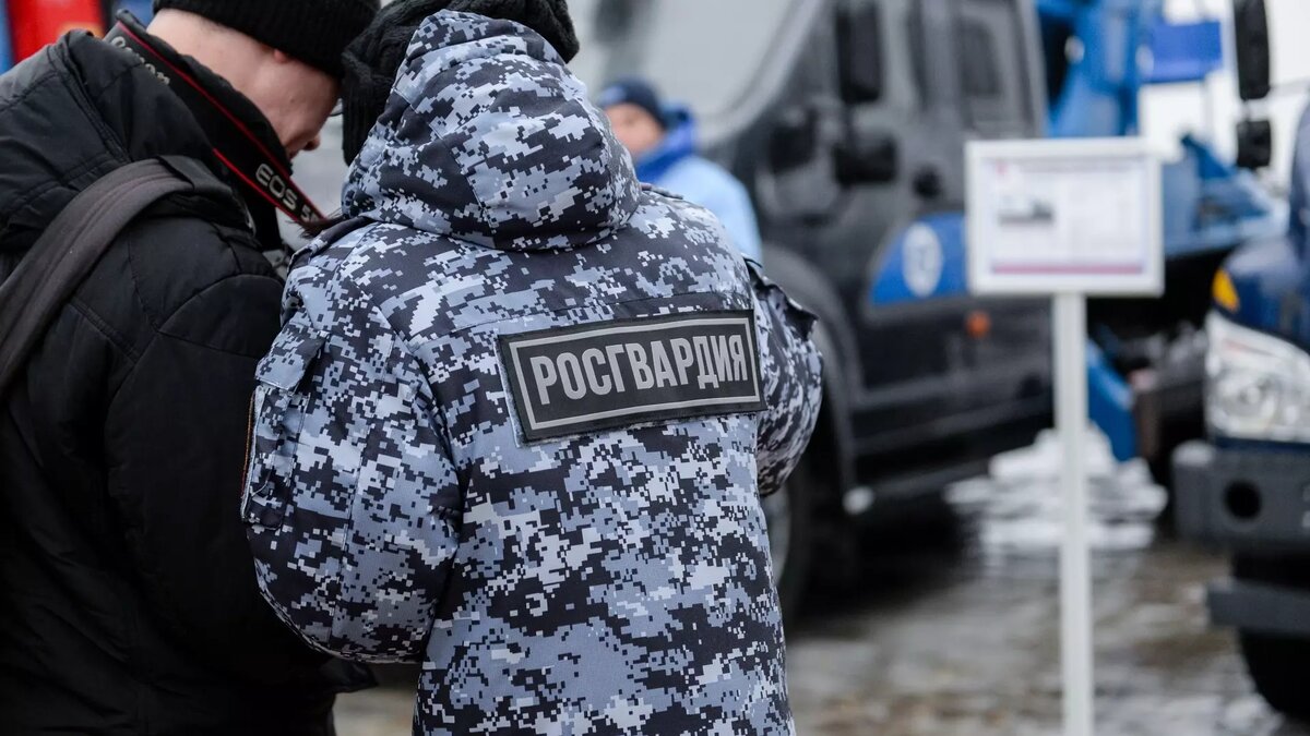     В Ростовской области проверяют безопасность в школах и детских садах, пока в Каменске-Шахтинском растут цены на воду, а в Ростове строят дорогу к бассейну, которого нет.