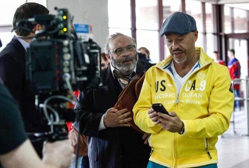 Юрий Ваксман и Федор Бондарчук в сериале «Молодежка» / Фото: кадры из сериала