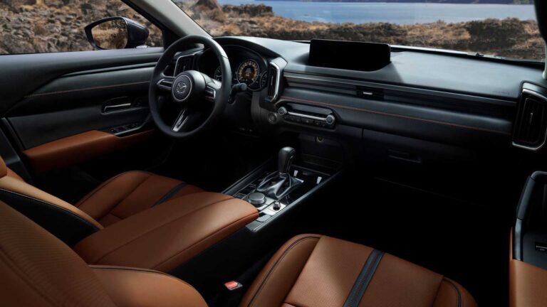 В России стартовала продажа Mazda CX-50 2024, стоимость которой составляет 3,5 миллиона рублей.