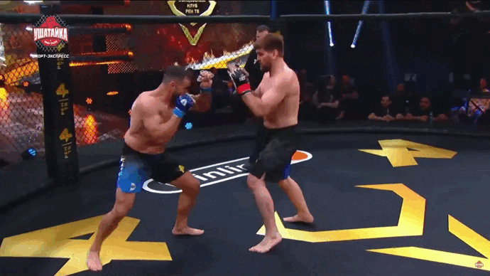 Тот самый момент в котором Минаков был заметно потрясен, а Томпсон не стал развивать усех, как-будто победить не было в планах. 