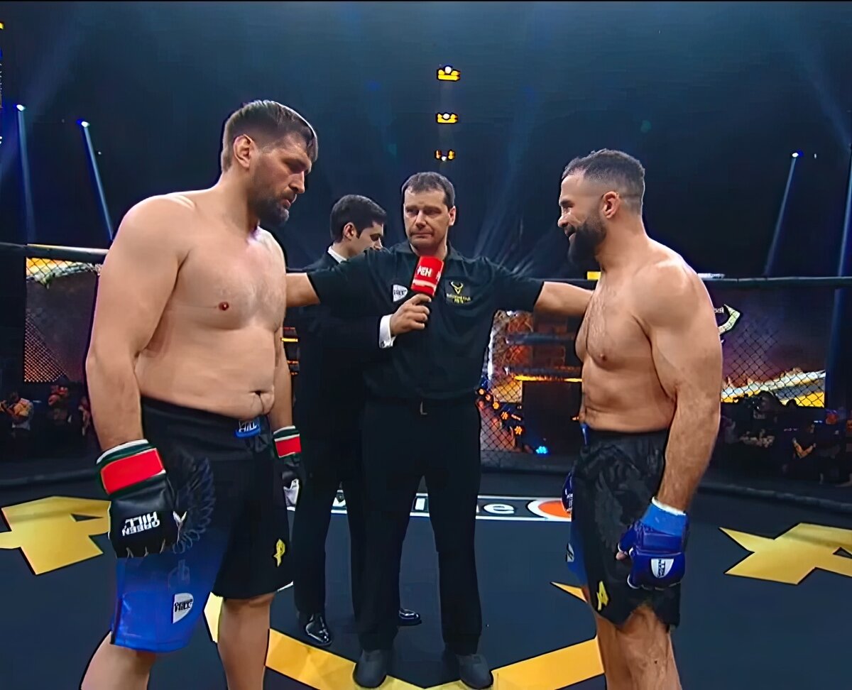 Форма Минакова оставляет желать лучшего, видимо продолжает ходить в фитнес рядом с домом и это вся его подготовка, а ведь когда-то подавал большие надежды 