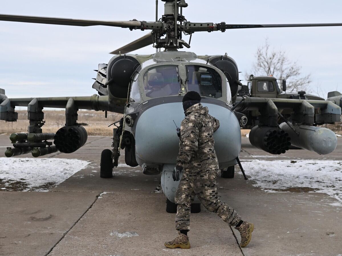    Работа разведывательно-ударных вертолетов Ка-52 в зоне СВО© РИА Новости / Алексей Майшев