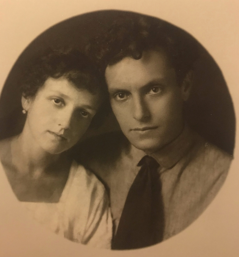 На фото: Михаил Лезгинцев и его жена Евгения Ивановна Гакичко.