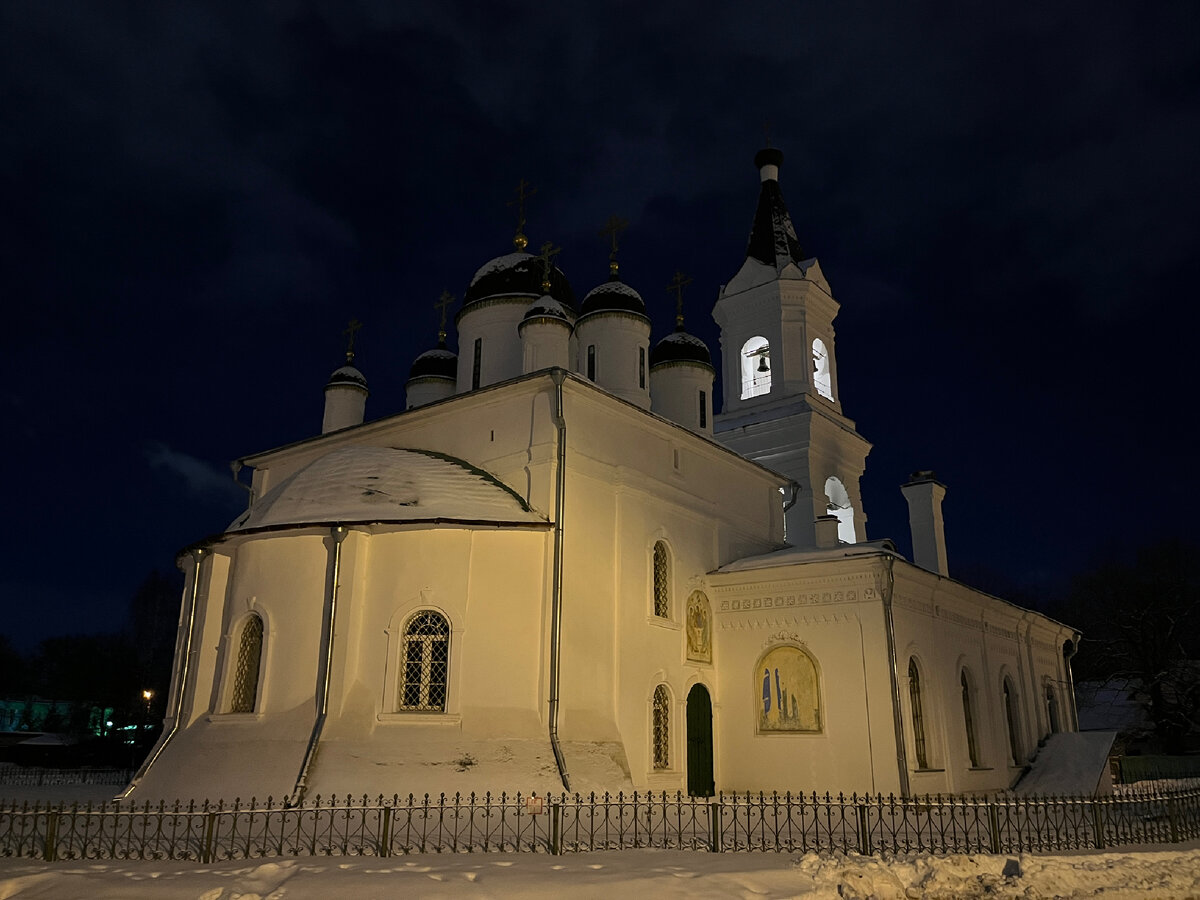 Троицкая церковь в Затьмачье была построена московским купцом Гаврилой Андреевичем Тушинским в 1564 году.