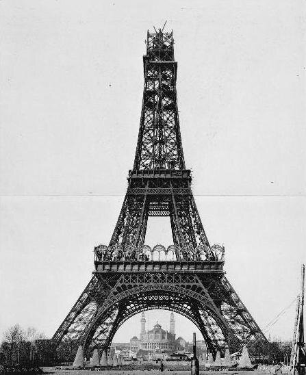 31 марта 1889 года в Париже состоялось торжественное открытие Эйфелевой башни.