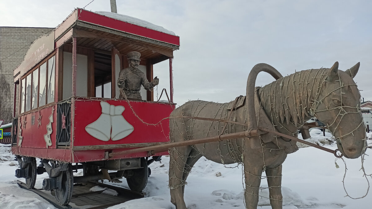 Лошадь Петрушка в новогоднем убранстве, фото архив автора