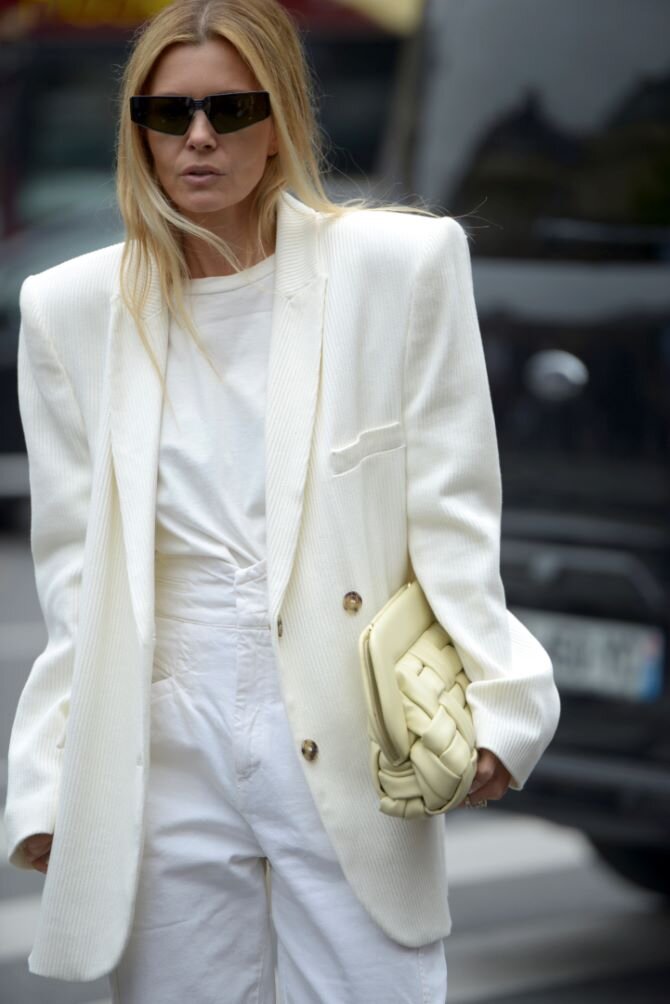 Белый женский пиджак