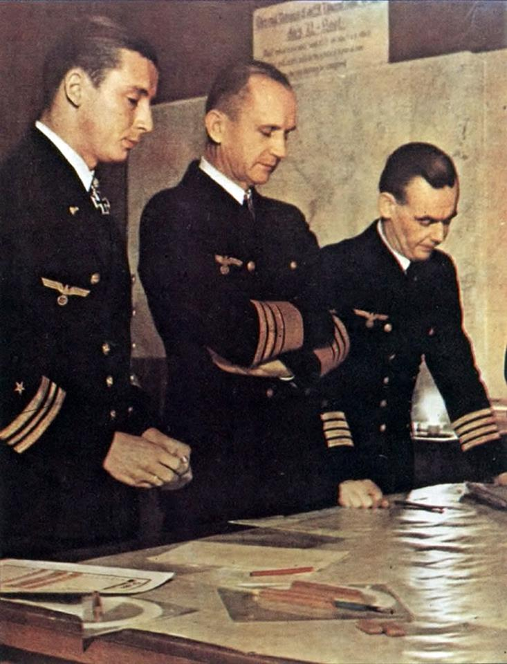 Командующий подводным флотом адмирал Дениц, не собирался брать к себе высших нацистов 
