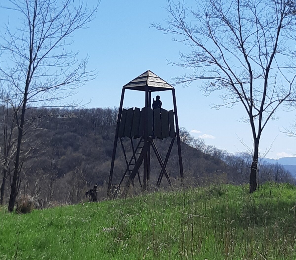 В дозоре с мобильным телефоном.