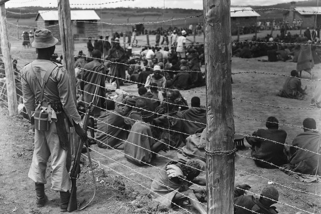 Африканцы племени кикую в лагере для военнопленных в Кении, 1952 год. Гетти