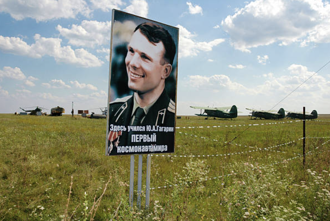 Гагарин дубки. Дубки аэроклуб. саратовский аэроклуб гагарин. саратовский аэроклуб досааф. гагарин учится летать.