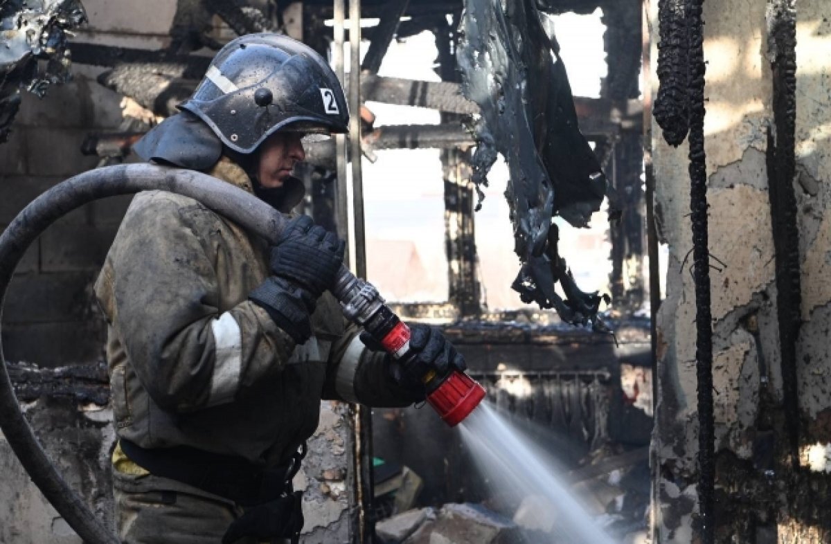 В Белгороде после воздушной атаки загорелись дома | АиФ-Белгород | Дзен