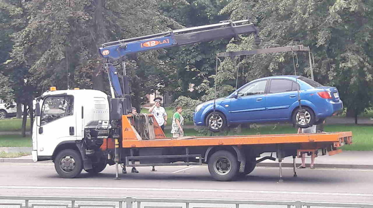 В центре Воронежа с улицы эвакуировали мешавшую движению «Шкоду» | Горком36  | Воронеж | Дзен